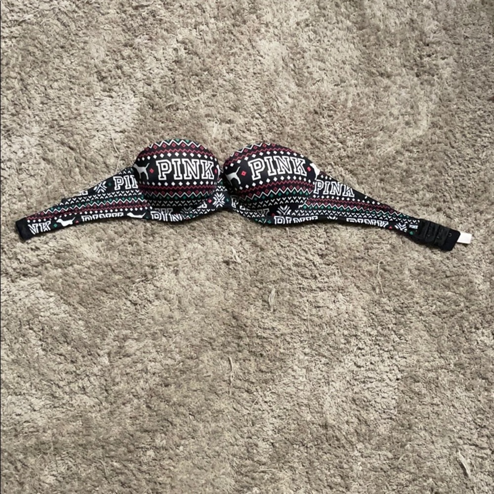 32b Christmas edition VS PINK bra